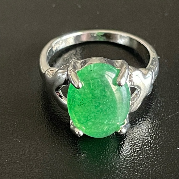Jewelry - Women green jade S925 silver ring size 7.5